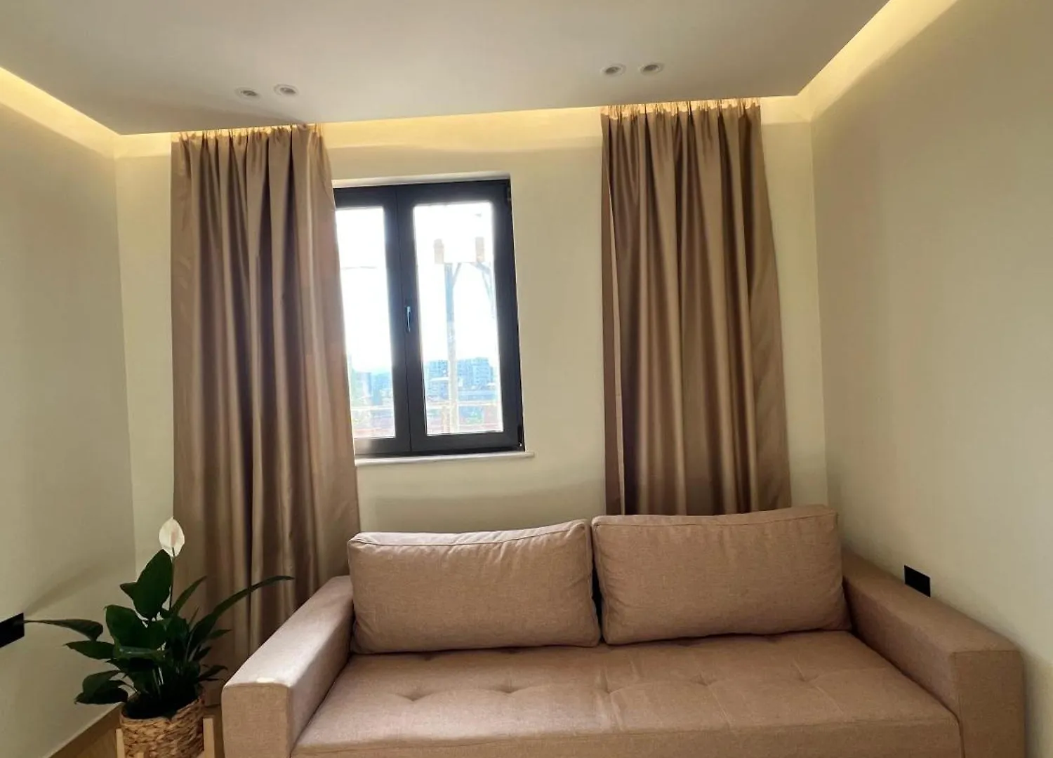 טיראנה Hotel Tuyo
