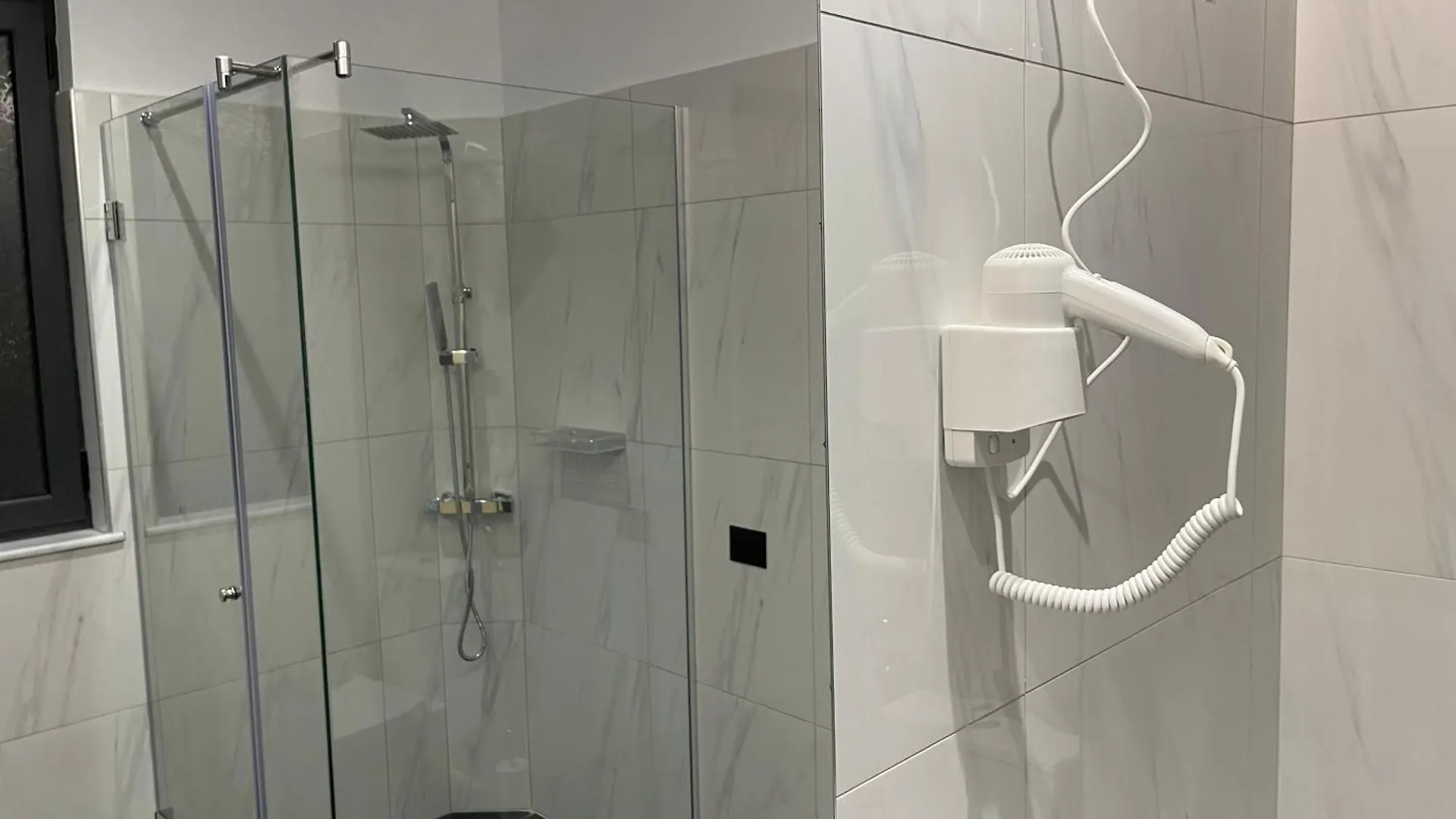 טיראנה Hotel Tuyo 3*,  אלבניה