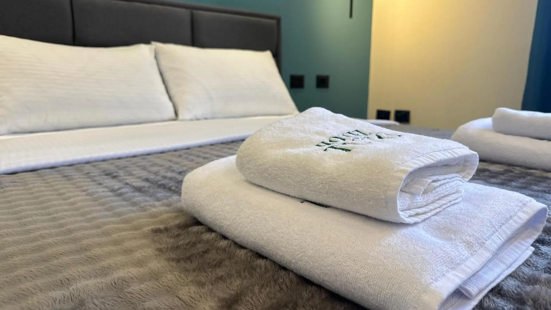 טיראנה Hotel Tuyo
