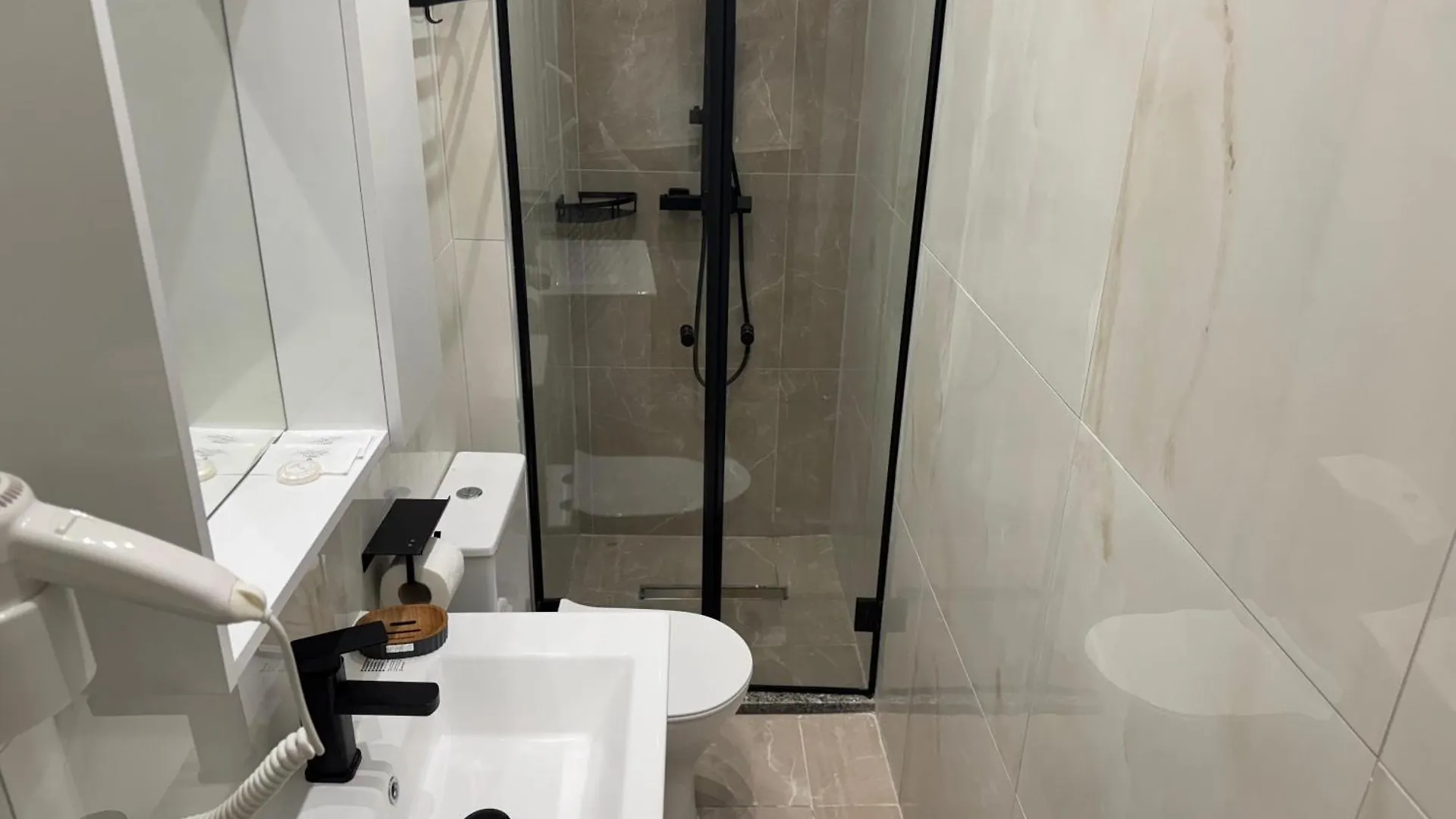 Hotel Tuyo Tirana